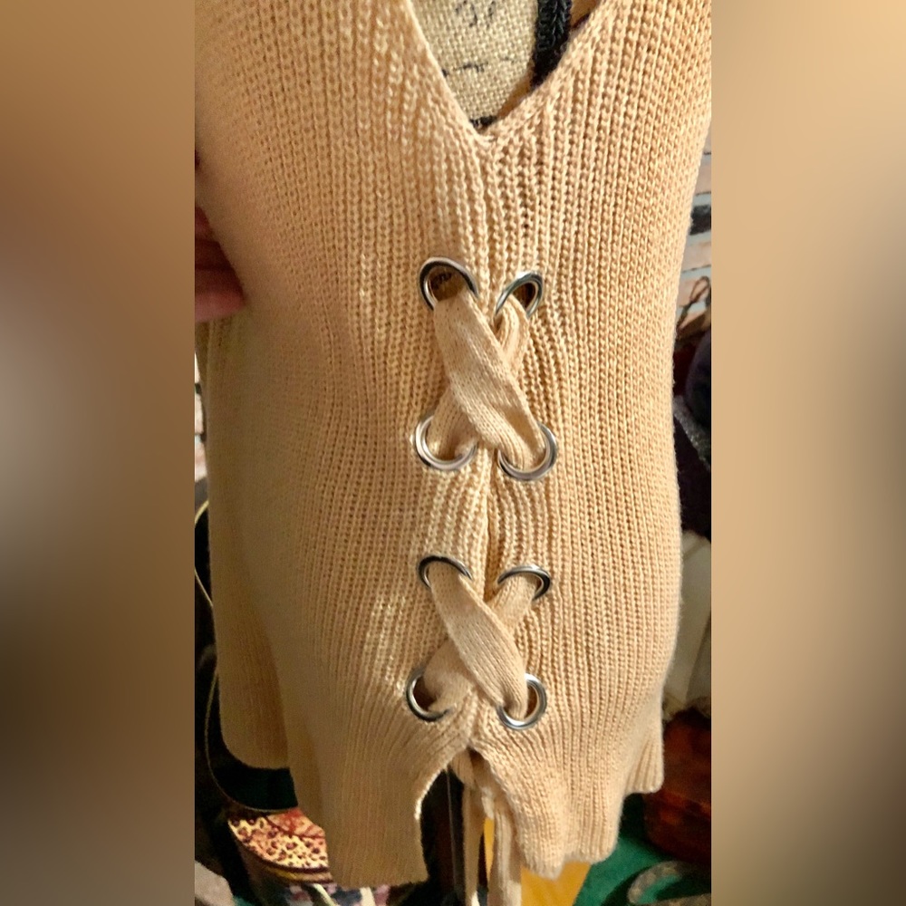 Cotton Candy LA Sleeveless Neutral Sweater w/Cutout Sides Sz. S/M! NWOT